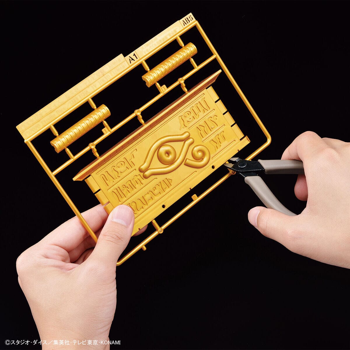 Yu-Gi-Oh! Duel Monsters UltimaGear Millennium Puzzle Gold Sarcophagus Storage Box Model Kit