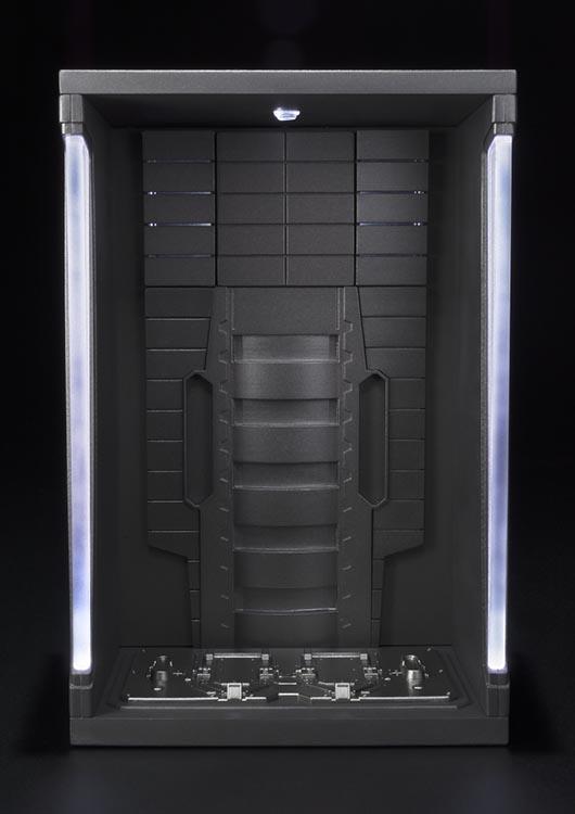 Iron Man 2 S.H.Figuarts Iron Man Mark VI & Hall of Armor Set