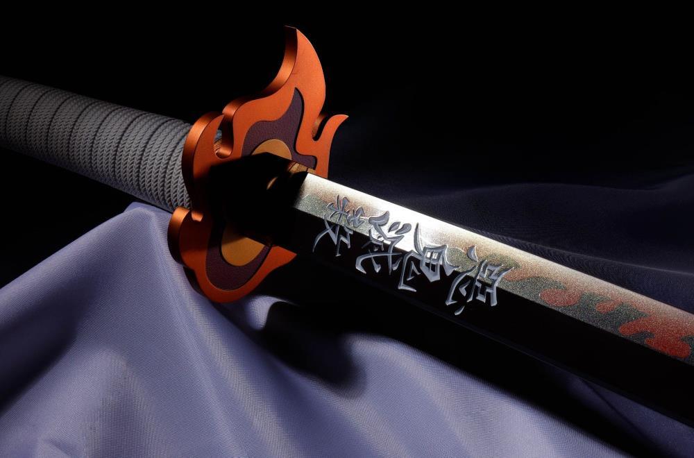 Demon Slayer: Kimetsu no Yaiba Proplica Kyojuro Rengoku's Nichirin Sword