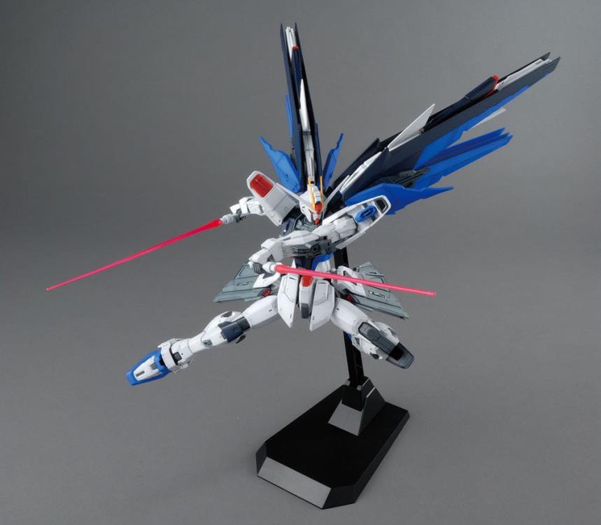 MG 1/100 Freedom Gundam (Ver 2.0)