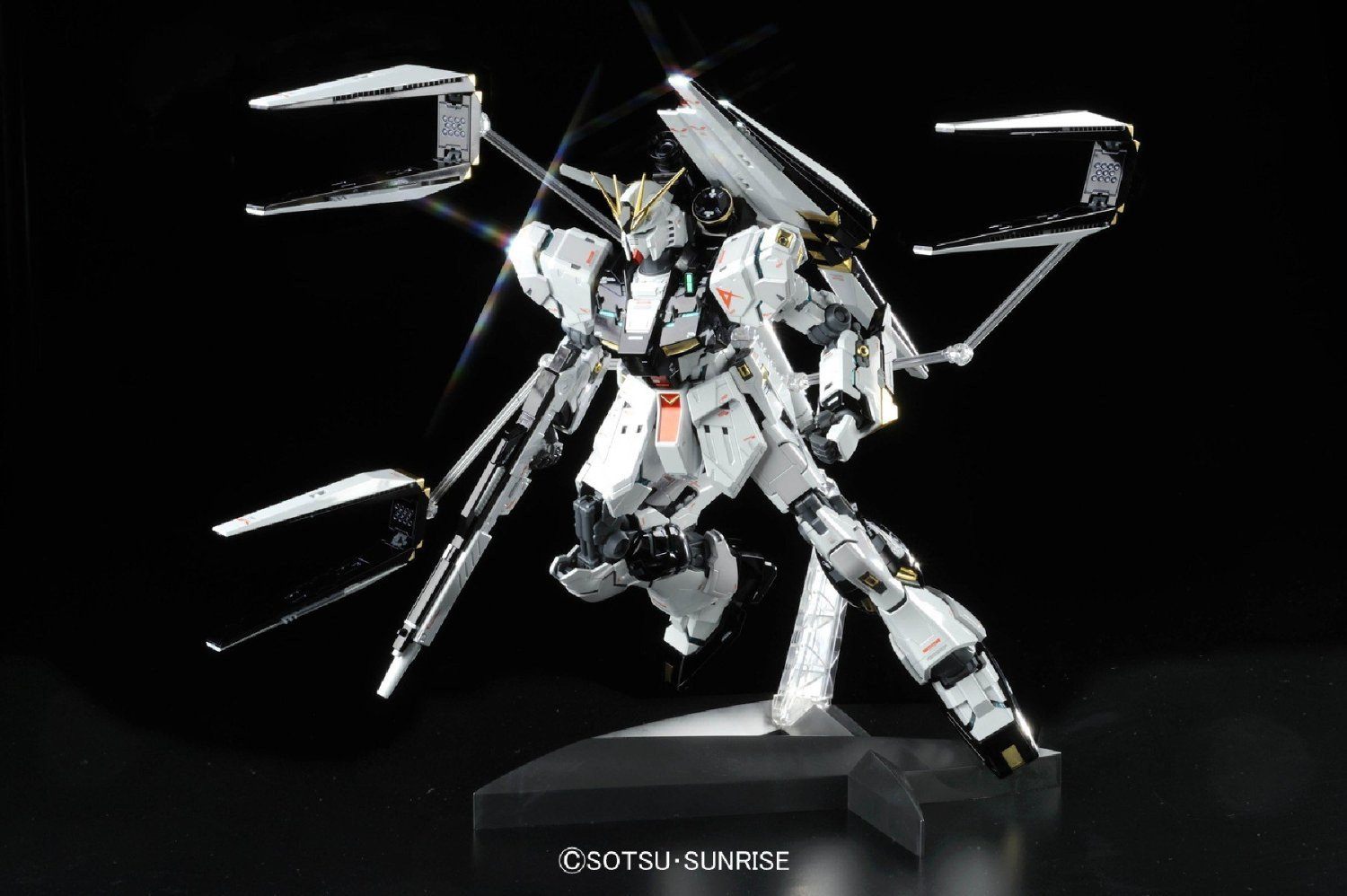 1/100 MG Nu Gundam Ver. Ka Titanium Finish Ver.