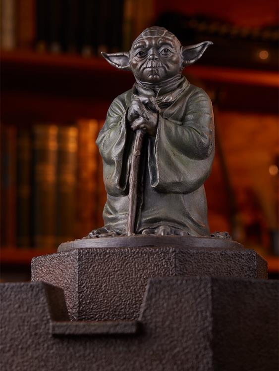 Star Wars The Empire Strikes Back Yoda Fountain Limited Edition Statue