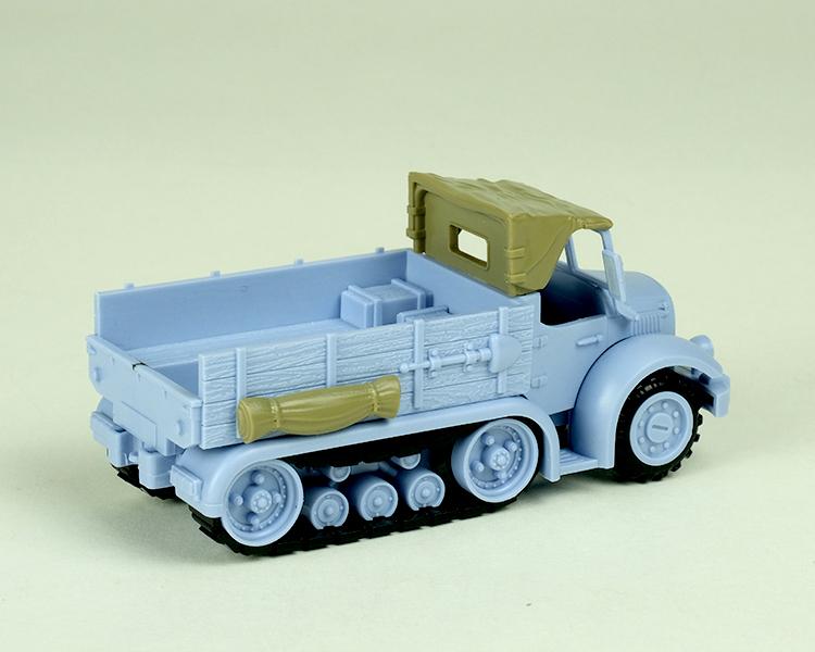 METAL SLUG A six-and-a-half-ton truck, the Land Seek.