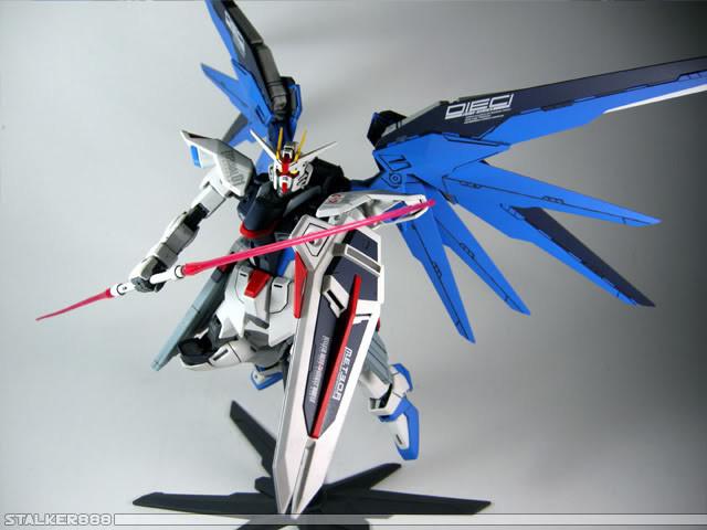 BANDAI Gundam ZGMF-X10A Freedom Gundam MG 1/100 Scale - USA Gundam Store