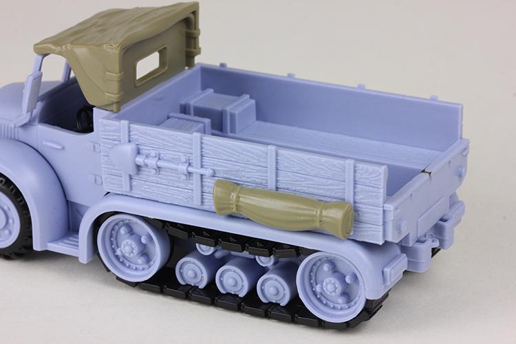 METAL SLUG A six-and-a-half-ton truck, the Land Seek.