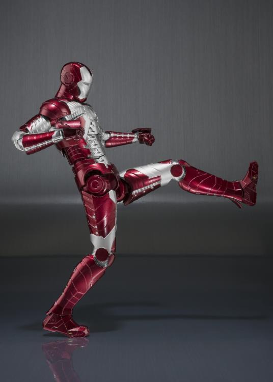 Iron Man 2 S.H.Figuarts Iron Man Mark V & Hall of Armor Set