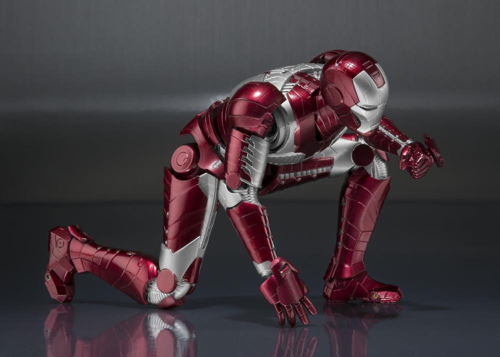 Iron Man 2 S.H.Figuarts Iron Man Mark V & Hall of Armor Set