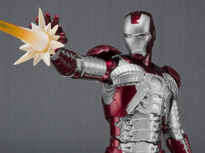 Iron Man 2 S.H.Figuarts Iron Man Mark V & Hall of Armor Set