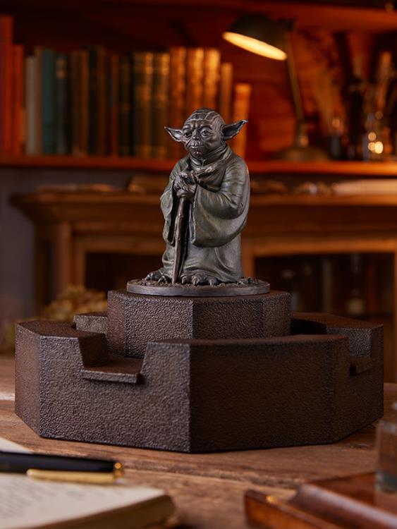 Star Wars The Empire Strikes Back Yoda Fountain Limited Edition Statue