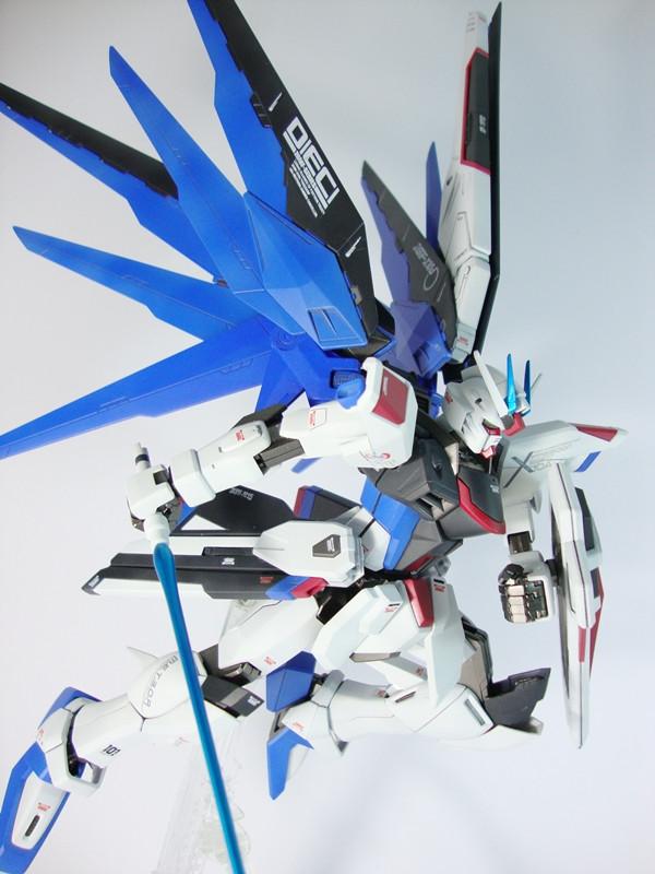 BANDAI Gundam ZGMF-X10A Freedom Gundam MG 1/100 Scale - USA Gundam Store