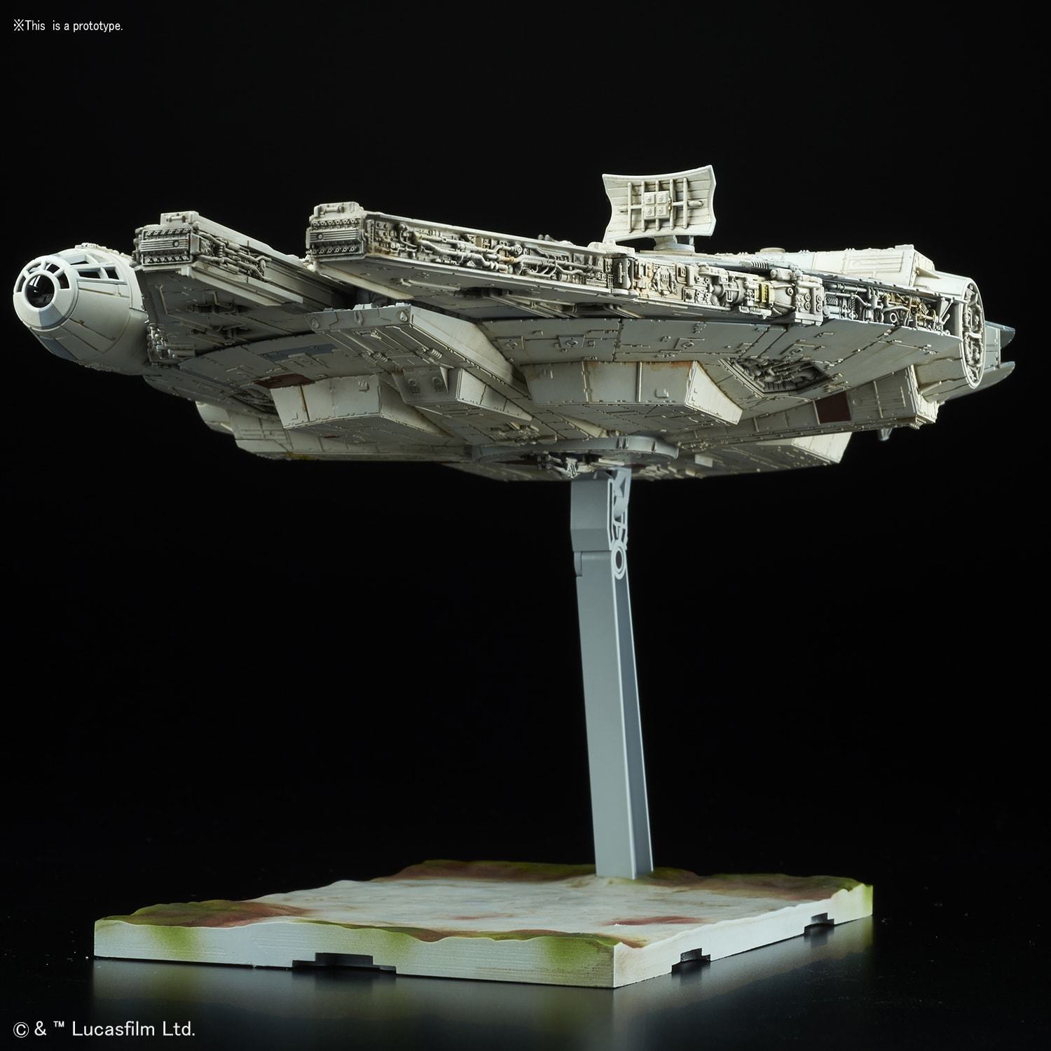 Millennium Falcon "Star Wars: The Last Jedi", Bandai Star Wars 1/144 Plastic Model