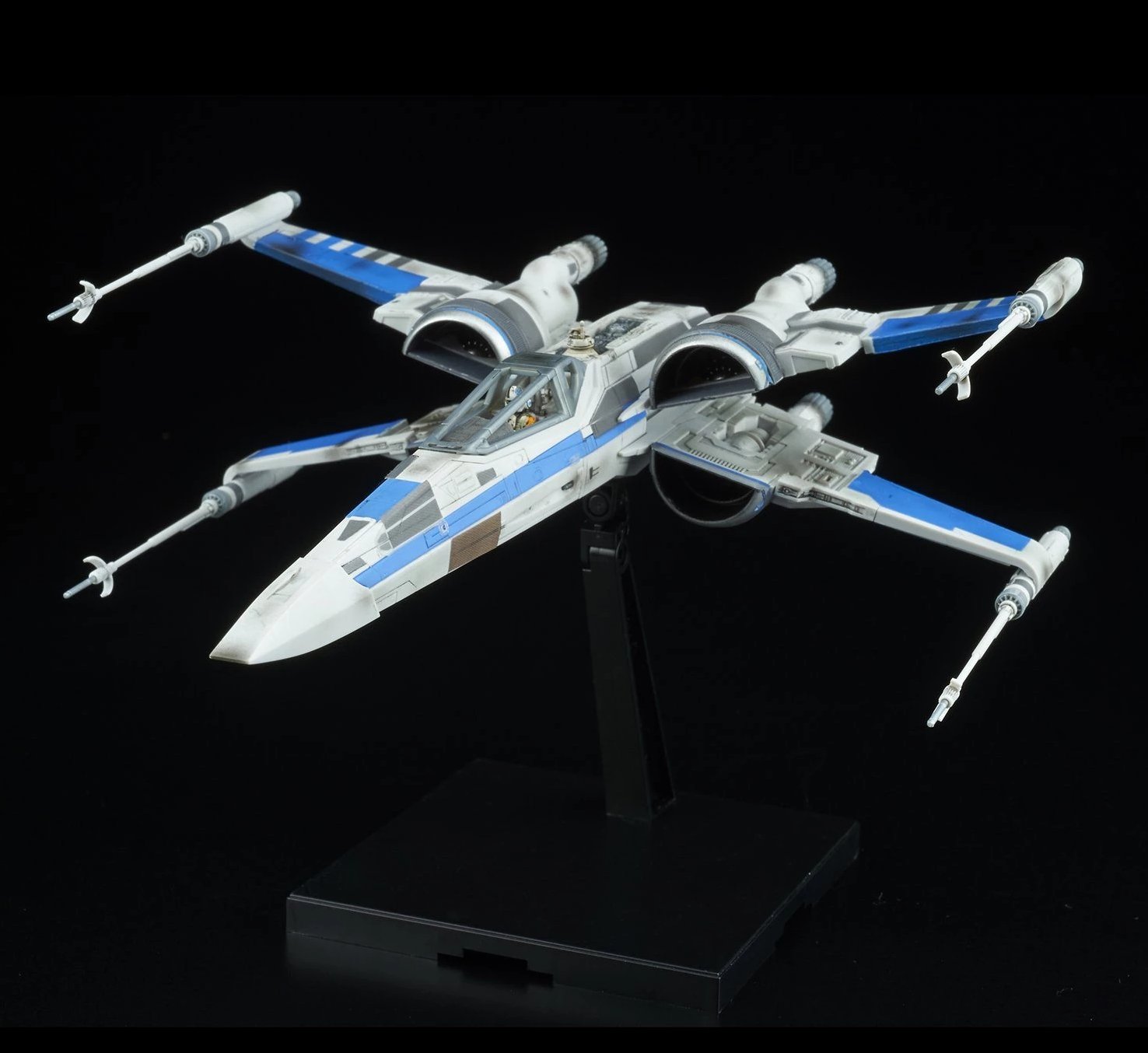 Blue Squadron Resistance X-Wing Fighter "Star Wars: The Last Jedi", Bandai Star Wars 1/72 Plastic Model