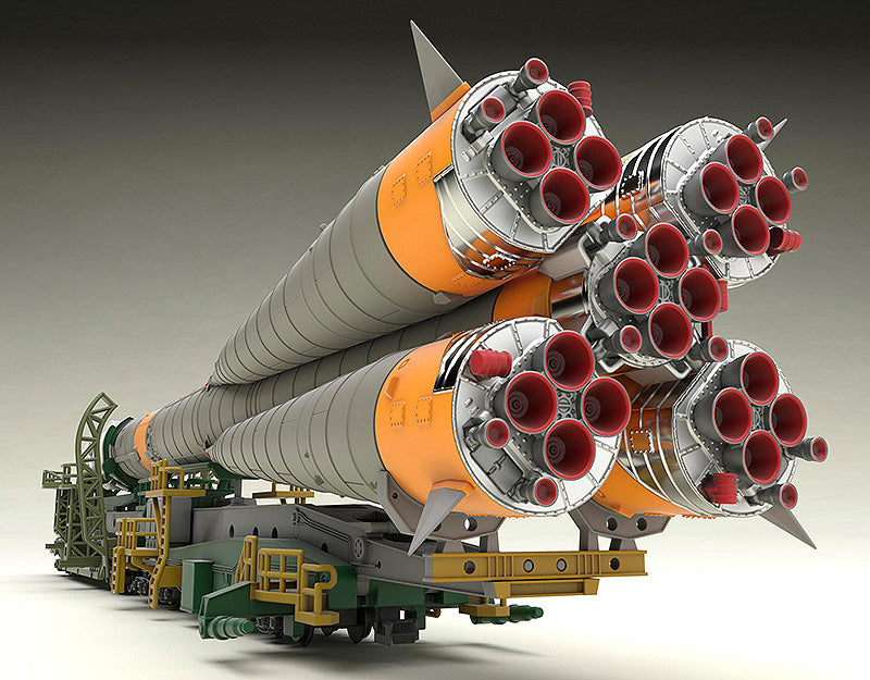 Soyuz Rocket & Transport Train MODEROID 1/150 Scale Model Kit (Reissue)